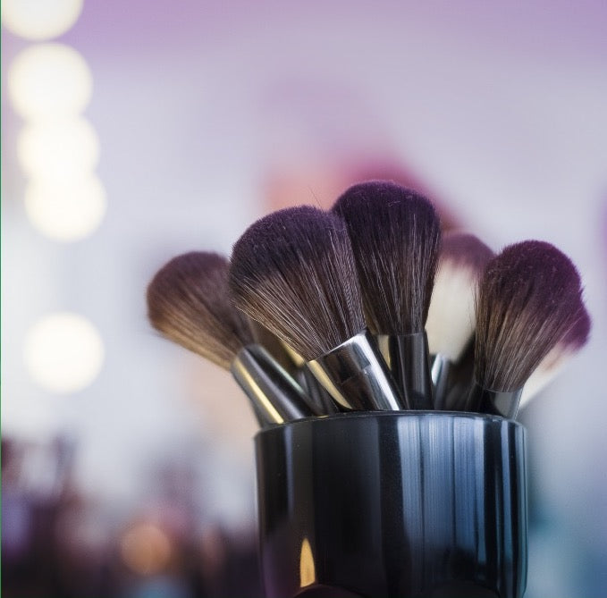 COMO LIMPIAR PINCELES DE MAQUILLAJE